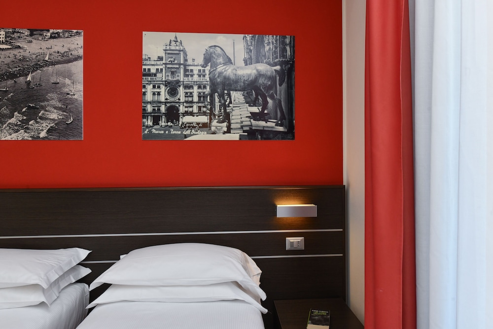 Vienna Hotel 28/56