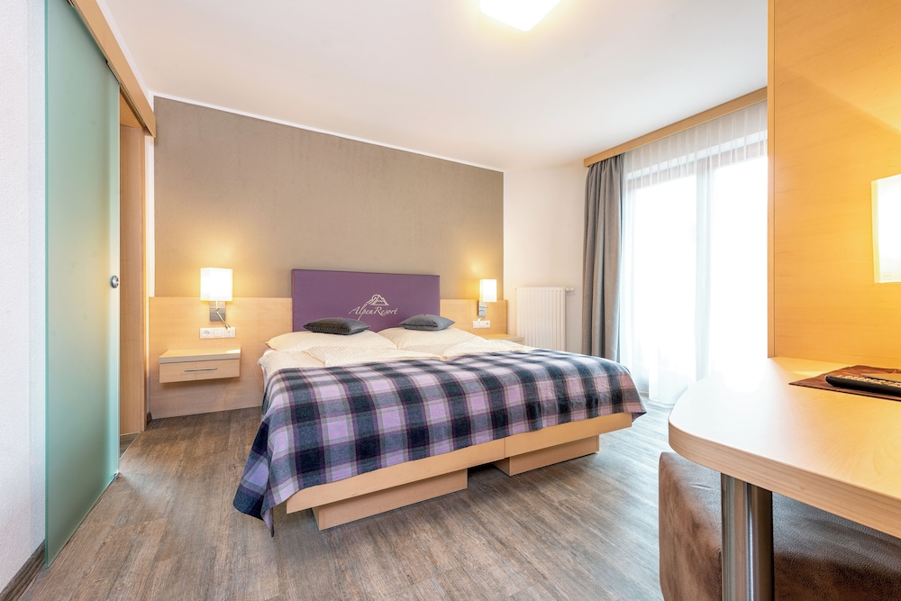 Design, Apartment, 2 Queen Beds, Mountain View