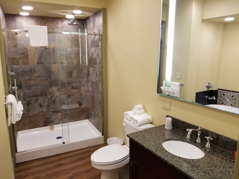 Basin Park Hotel 12/69