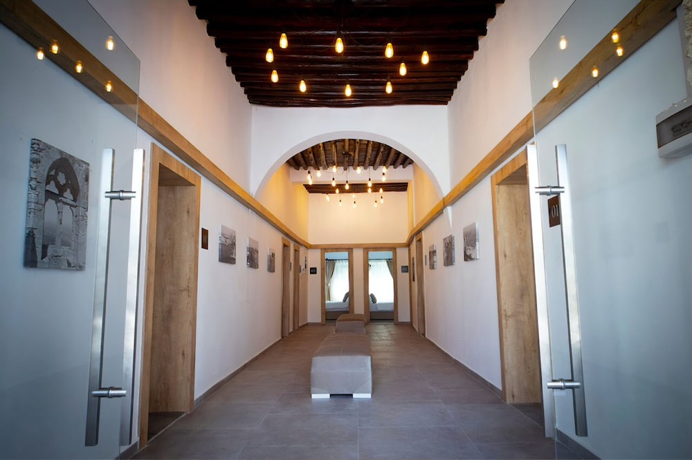 Avenue Hotel 2/46