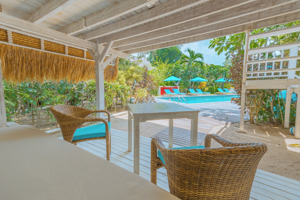 Hai Tide Beach Resort 56/74