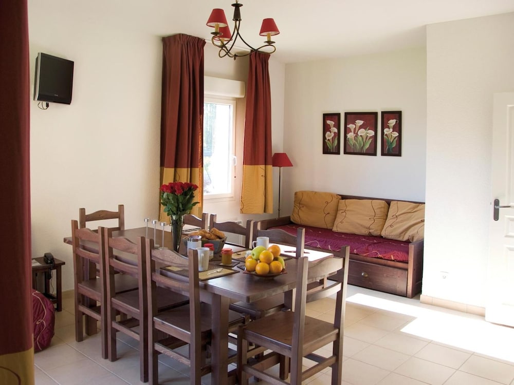 RESIDENCE LAGRANGE VACANCES LE CLOS DES VIGNES 16/40