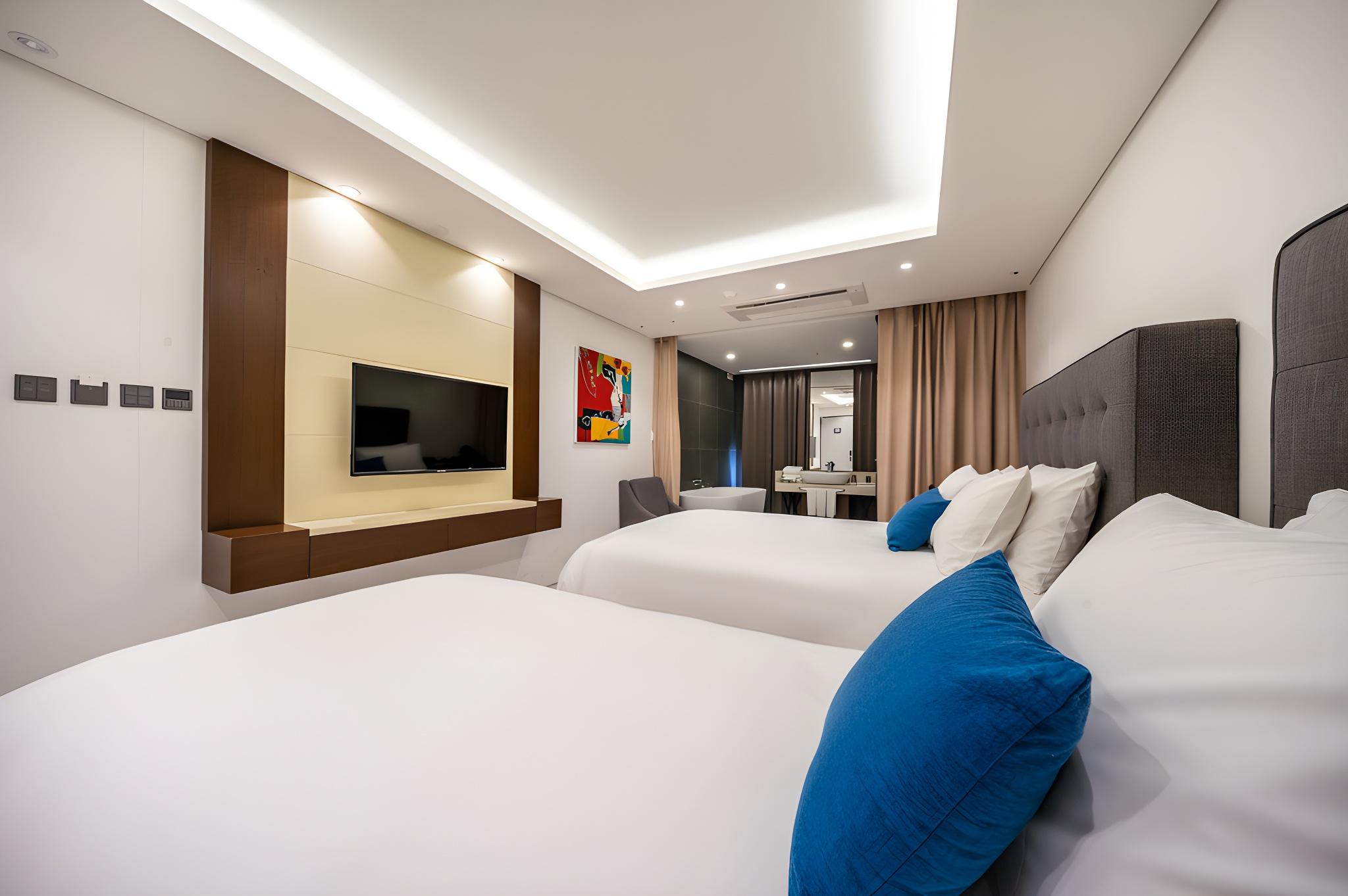 Superior, 1 Double and 1 Single Bed