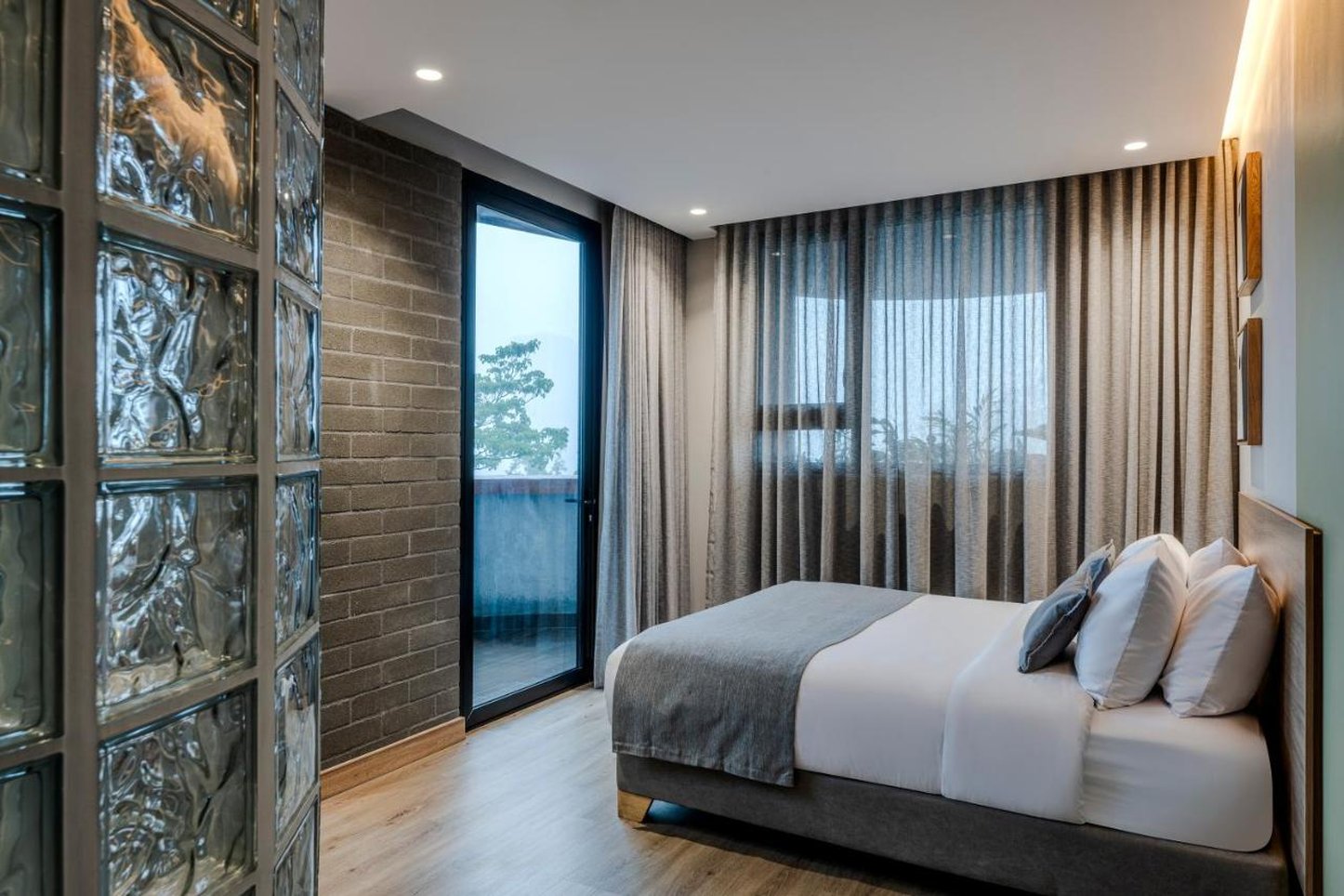 Heiss Hotel 13/46