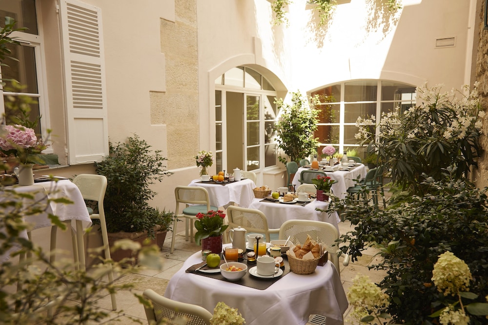 Hotel Le Clos Medicis 33/43