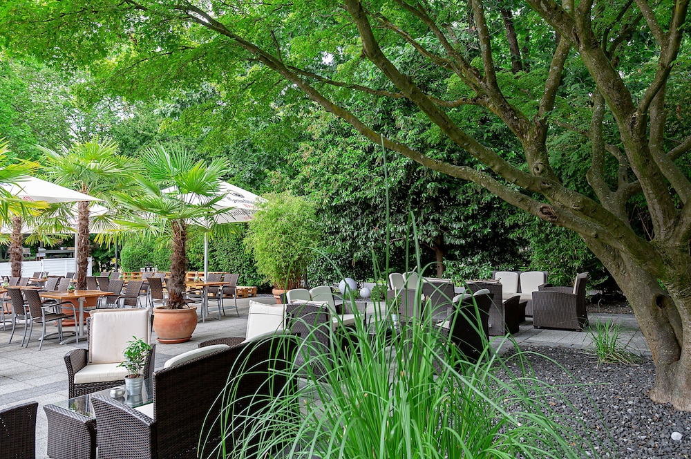 Dorint Kongresshotel Dusseldorf / Neuss 40/44