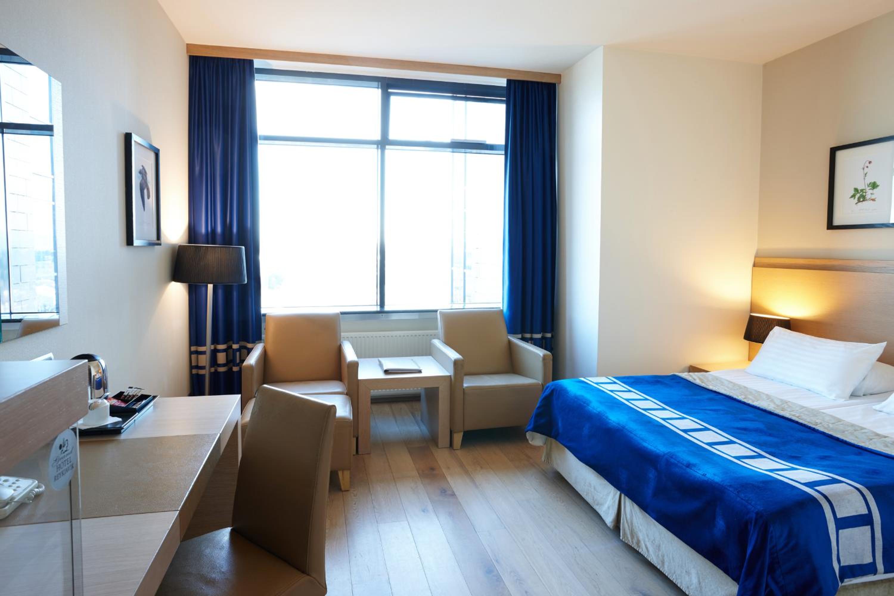 Room, King Bed, Atrium View