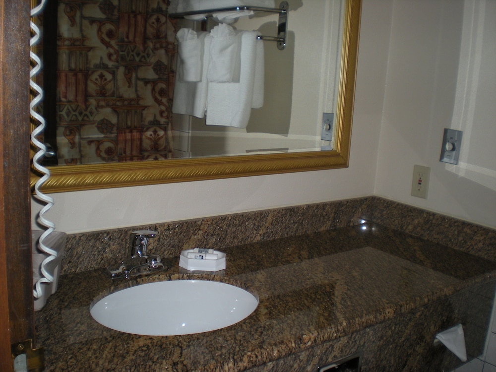 Port Angeles Inn 18/54
