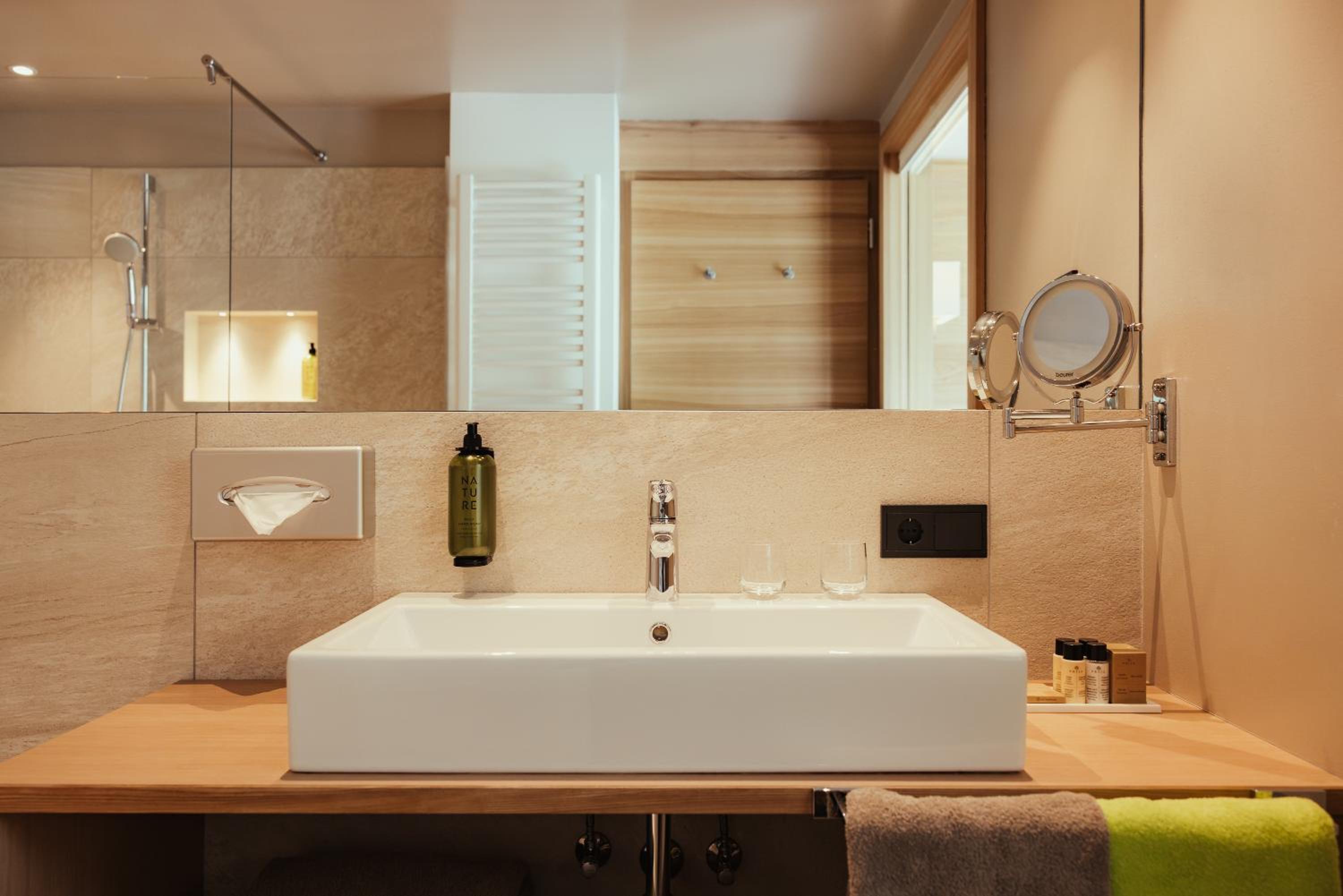 Room, King Bed, Balcony, Hotel Grien 4/5