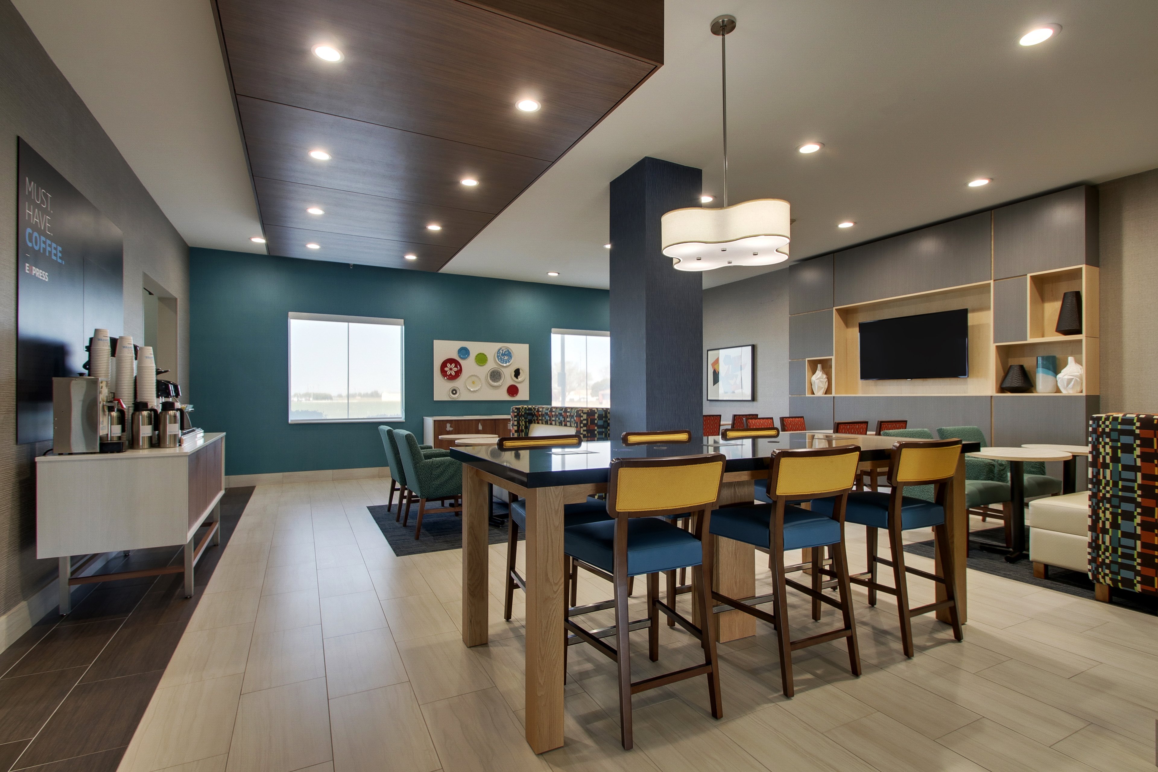 Holiday Inn Express Hotel & Suites Vernon College Area (HWY 287) 42/48