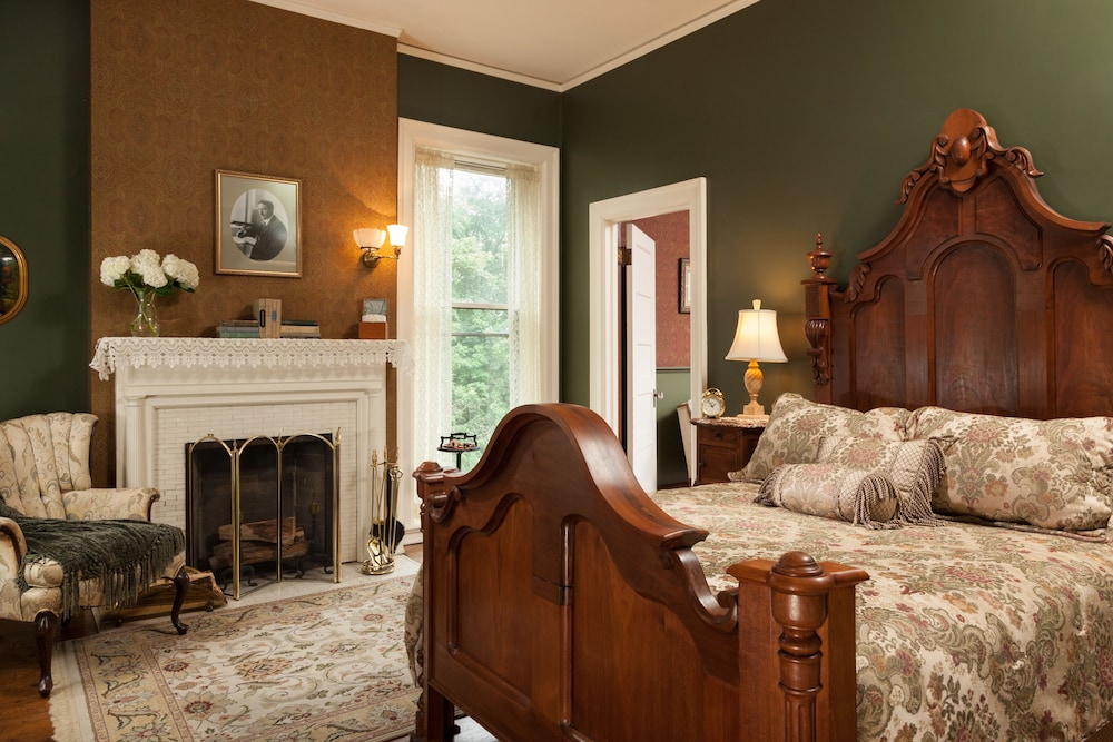 Vrooman Mansion Bloomington 51/72