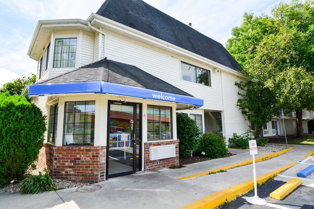 Motel6 Wethersfield, CT - Hartford 52/66