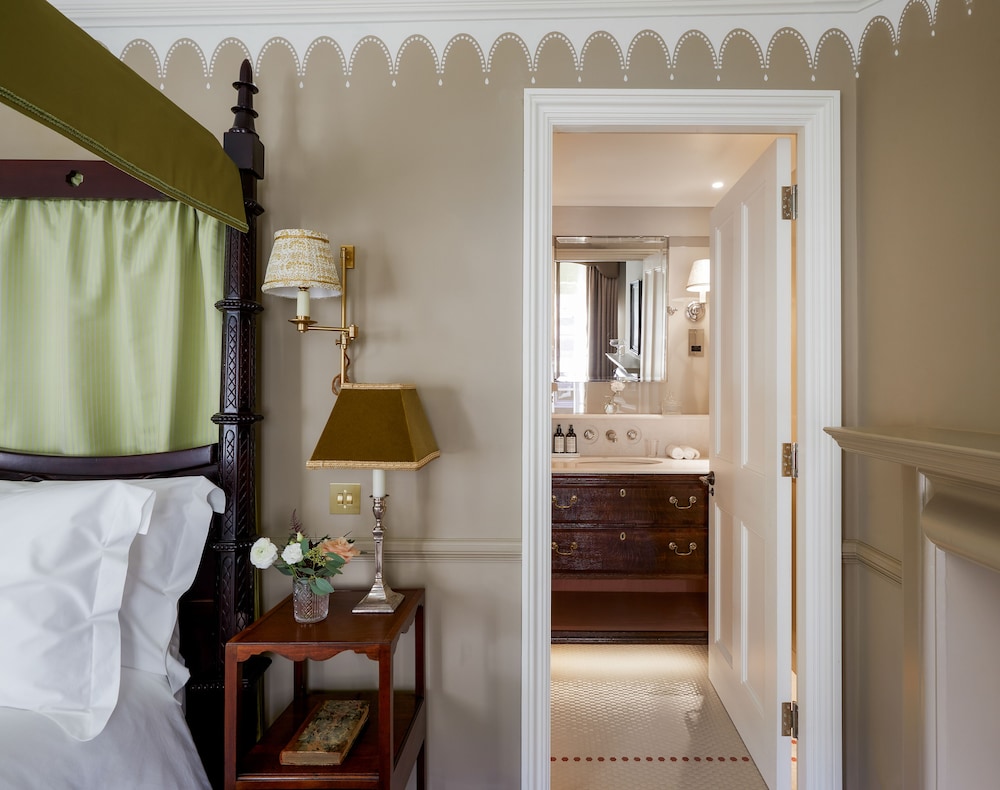 Henry's Townhouse 53/53