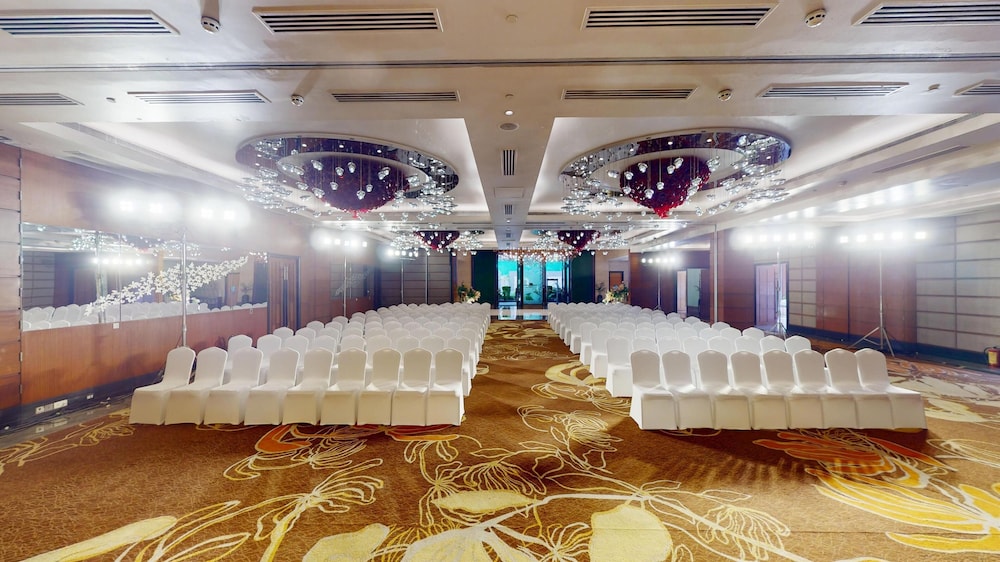 Radisson Blu Hotel Nagpur 67/70