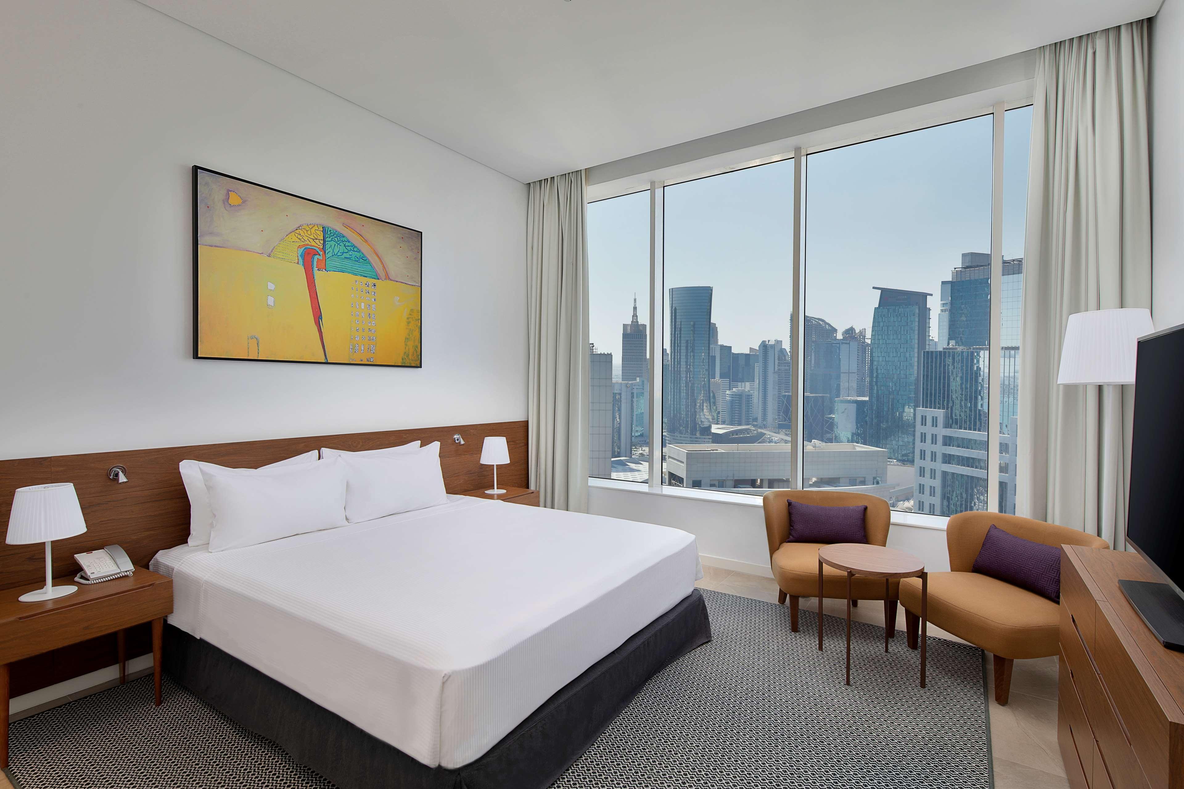 1 BEDROOM, SUITE
