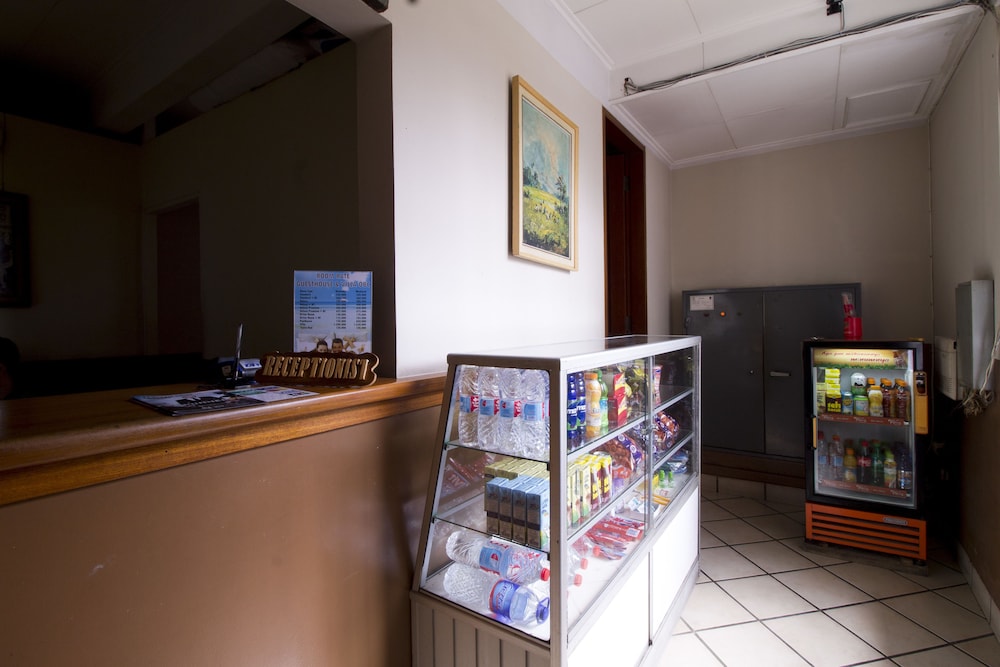 Reddoorz Plus Near Parahyangan University 23/25
