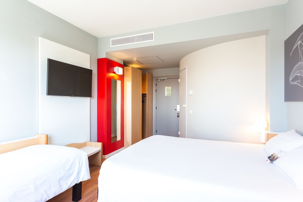 Ibis Elche 23/76