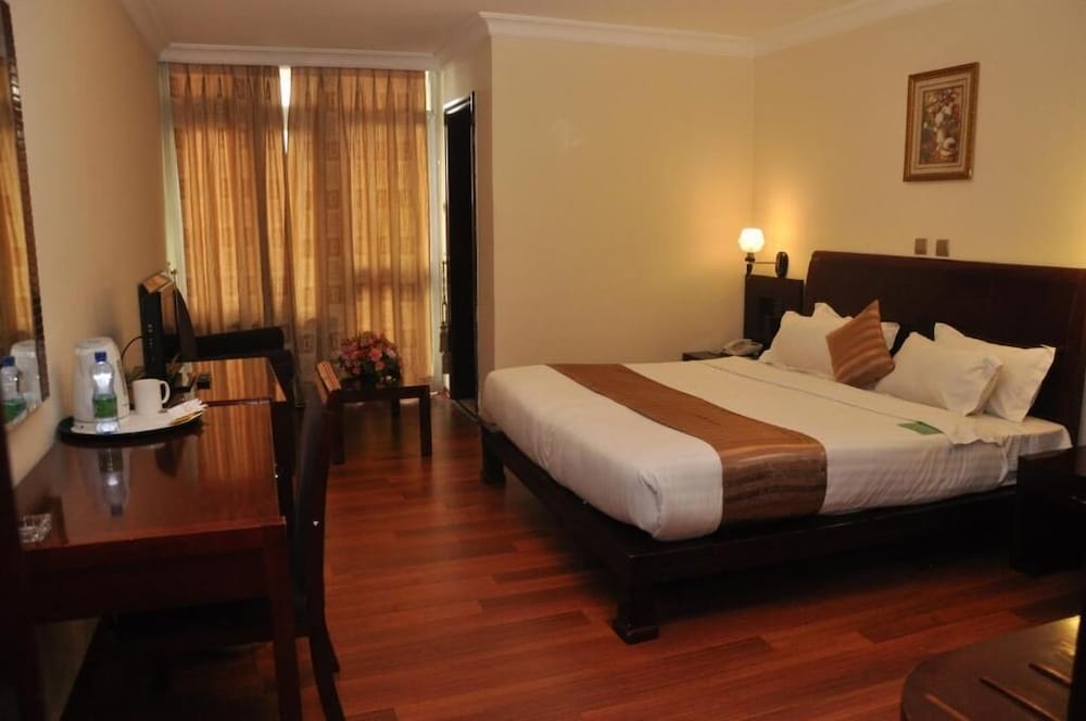 Kaleb Hotel 10/50