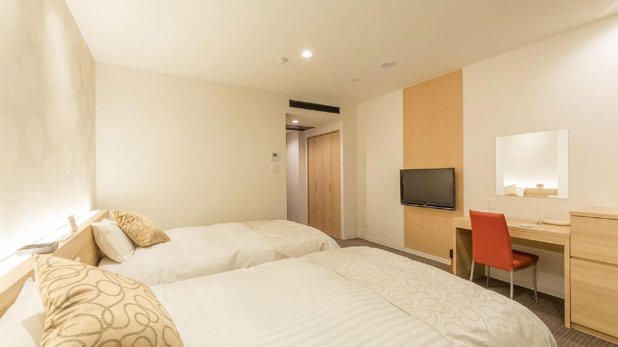 Western, Standard, Twin Beds, Mountain View, Night View