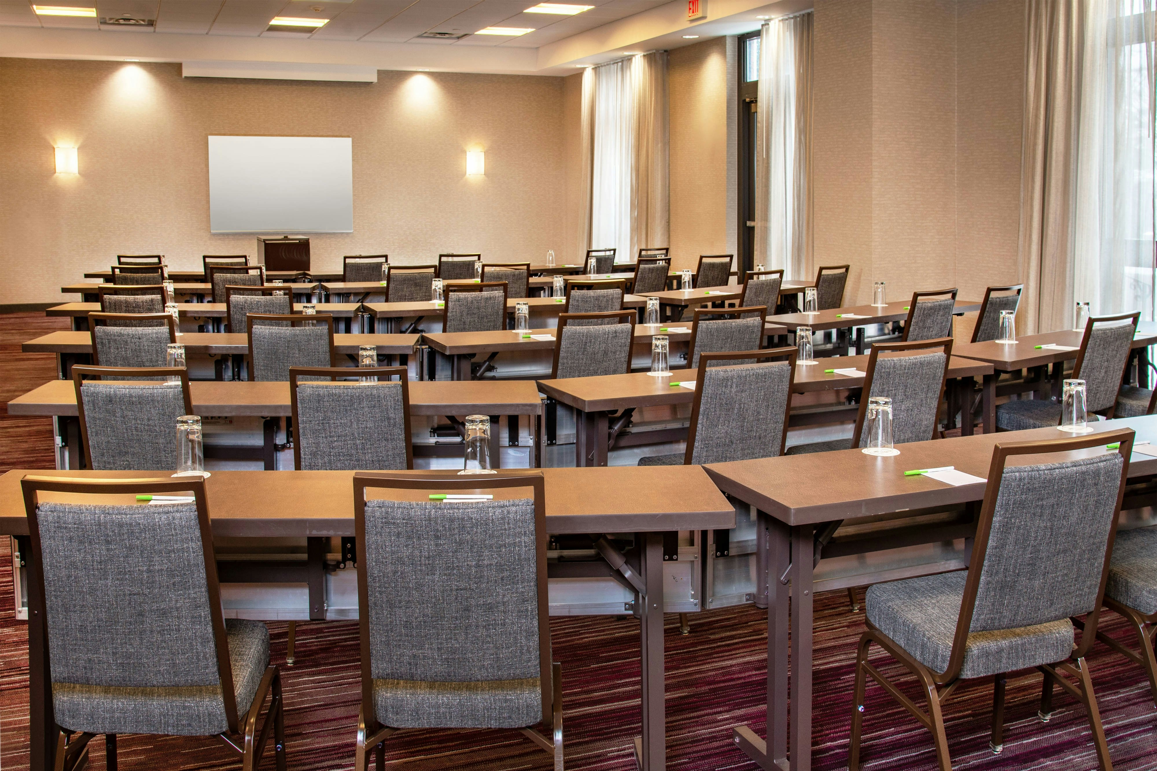 Courtyard By Marriott Dunn Loring Fairfax 8/13
