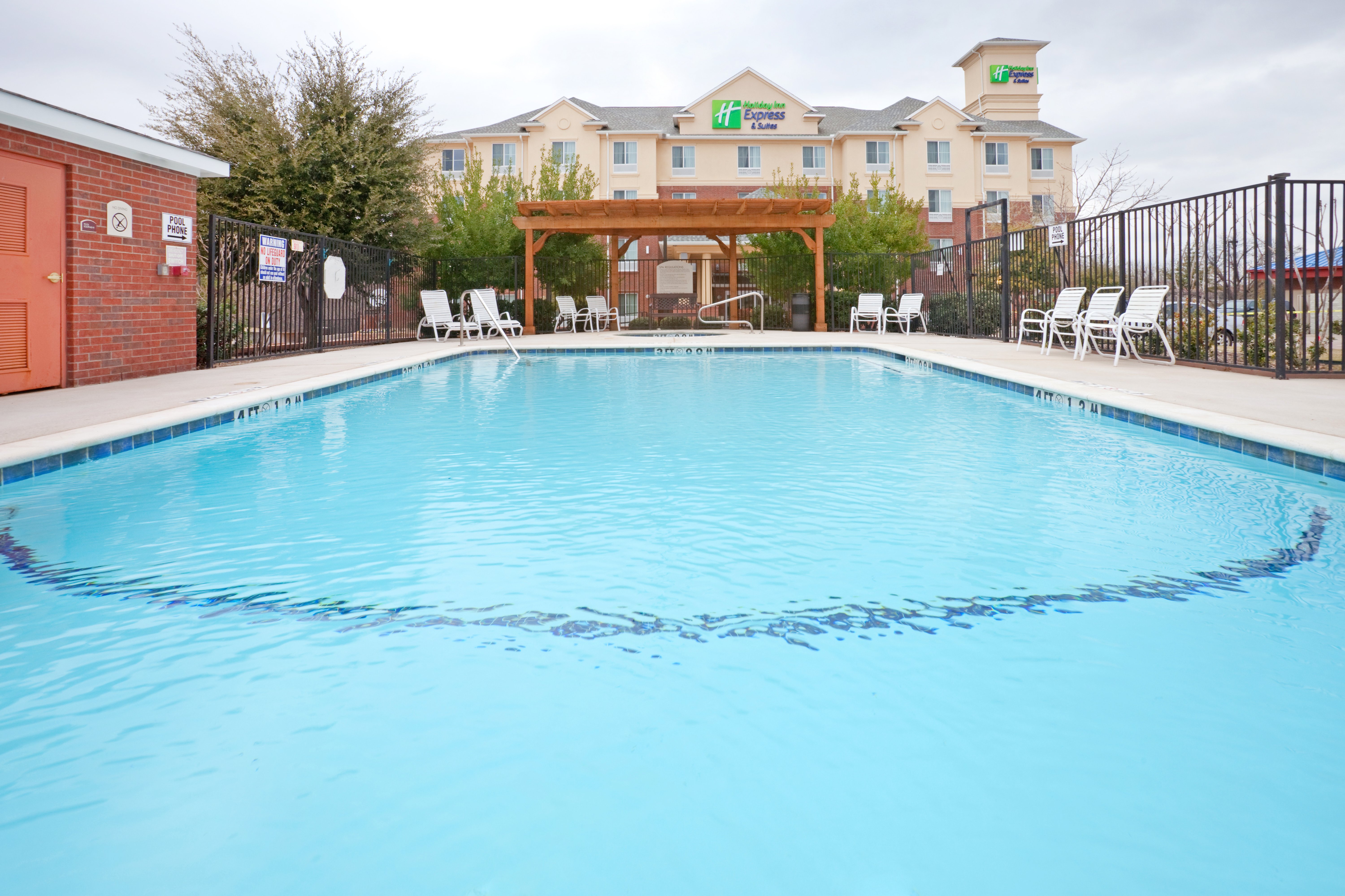Holiday Inn Express Hotel And Suites Dallas Grand Prairie I 20 9/80