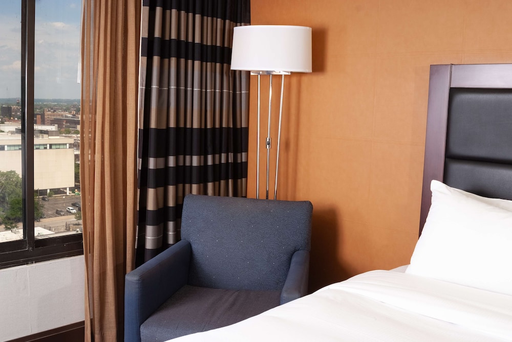DoubleTree by Hilton Cleveland Downtown Lakeside 44/67