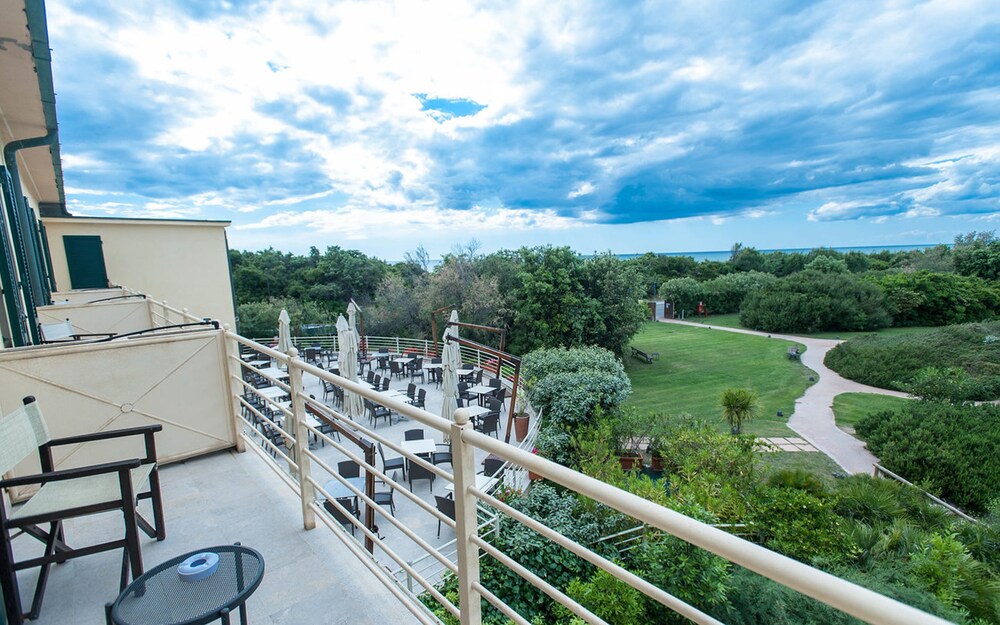 Tombolo Talasso Resort 9/72