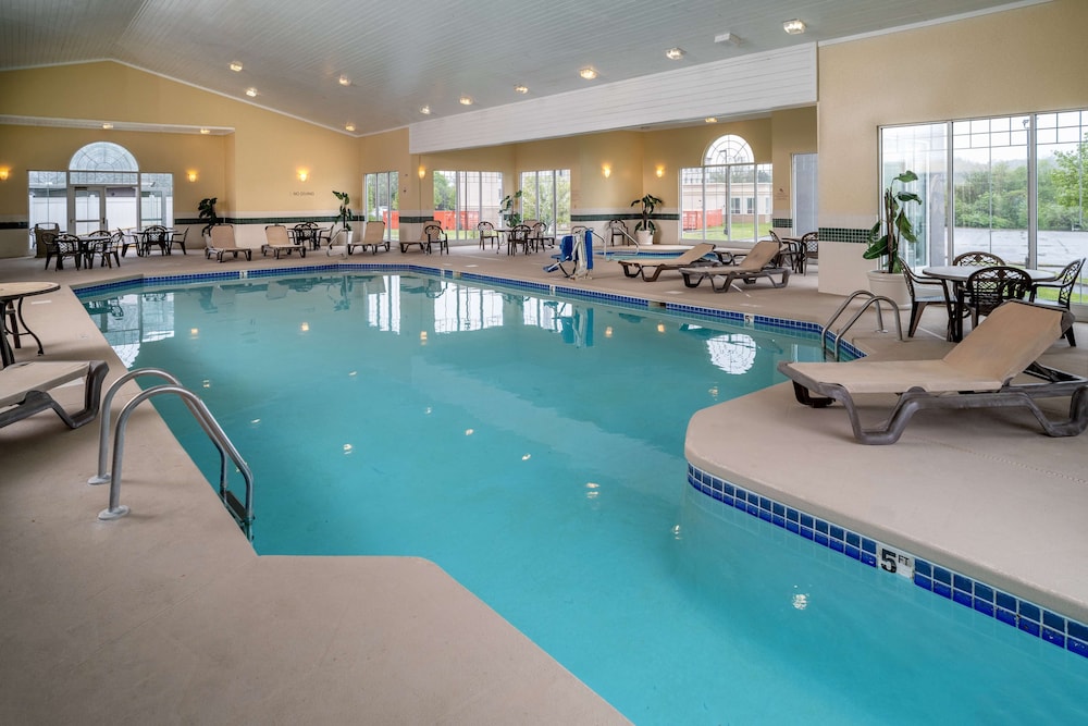 Country Inn and Suites By Radisson Beckley WV 5/65