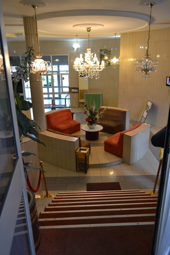 Peninsula Plaza Hotel 20/35