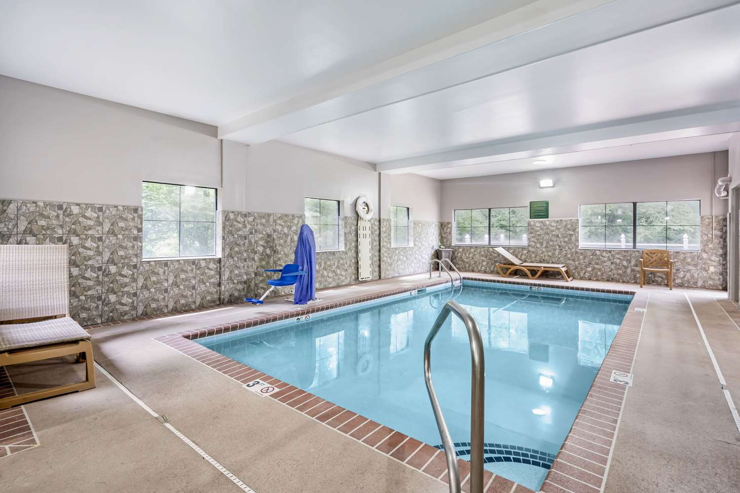 Country Inn & Suites by Radisson, Pickerington, OH 21/47