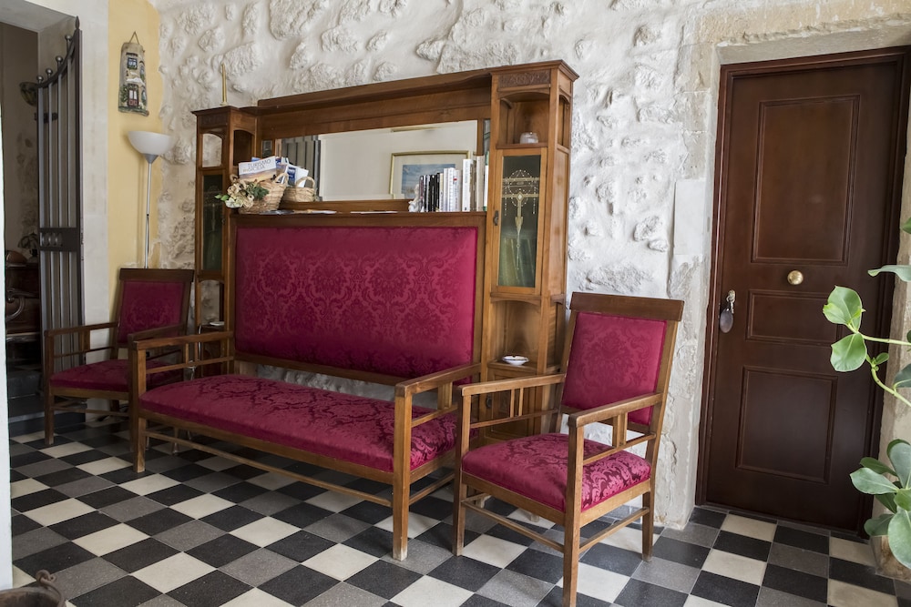 Lakkios Residence B B 7/73