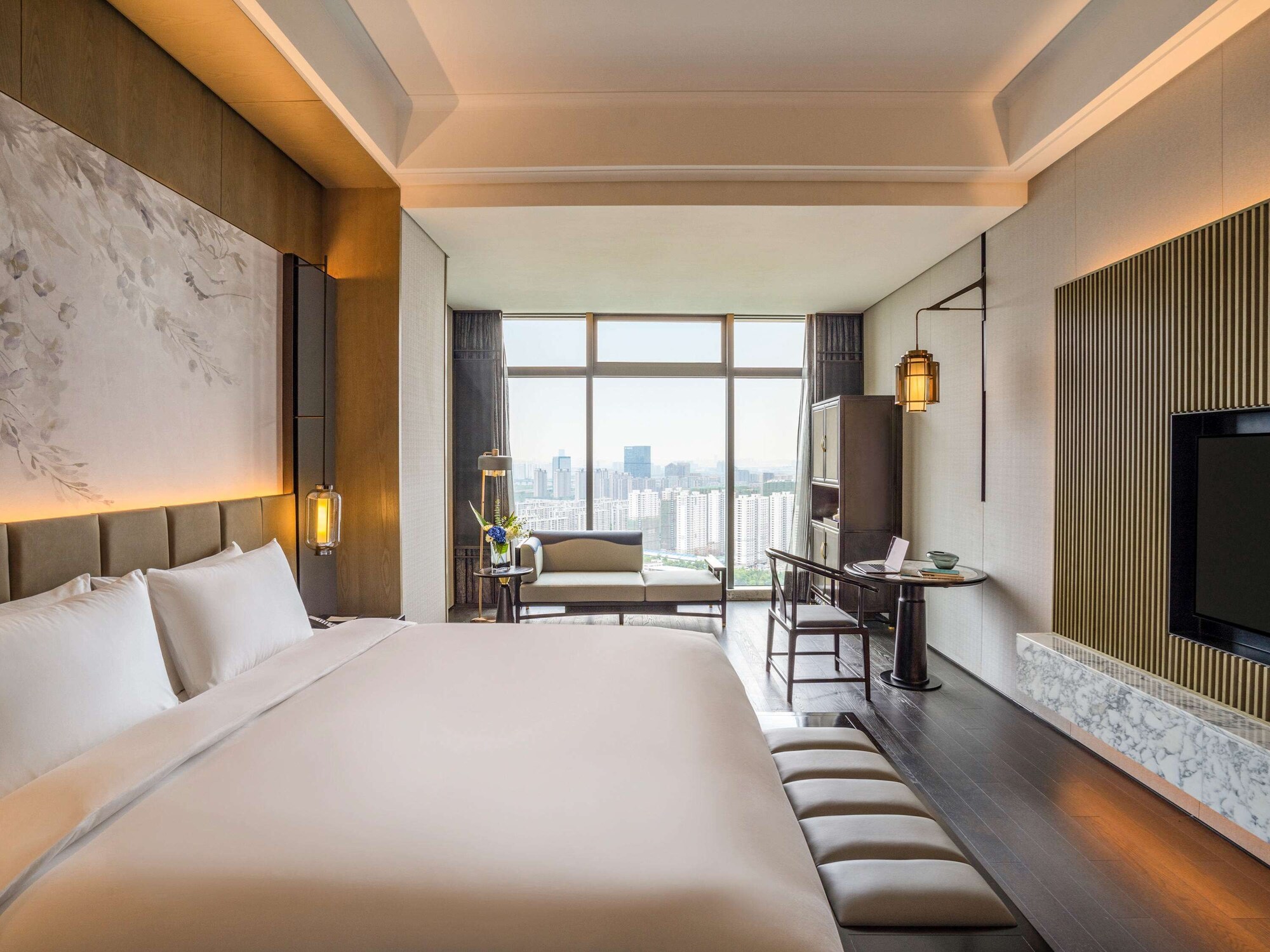 LUXURY, KING BED, CITY VIEW