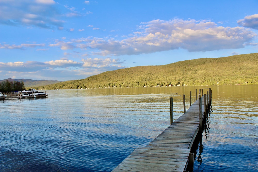 Sundowner on Lake George 69/74
