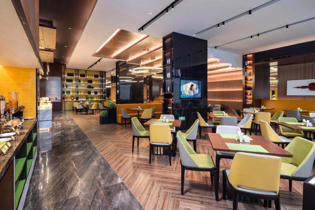 Lize Business District Hampton by Hilton 36/43