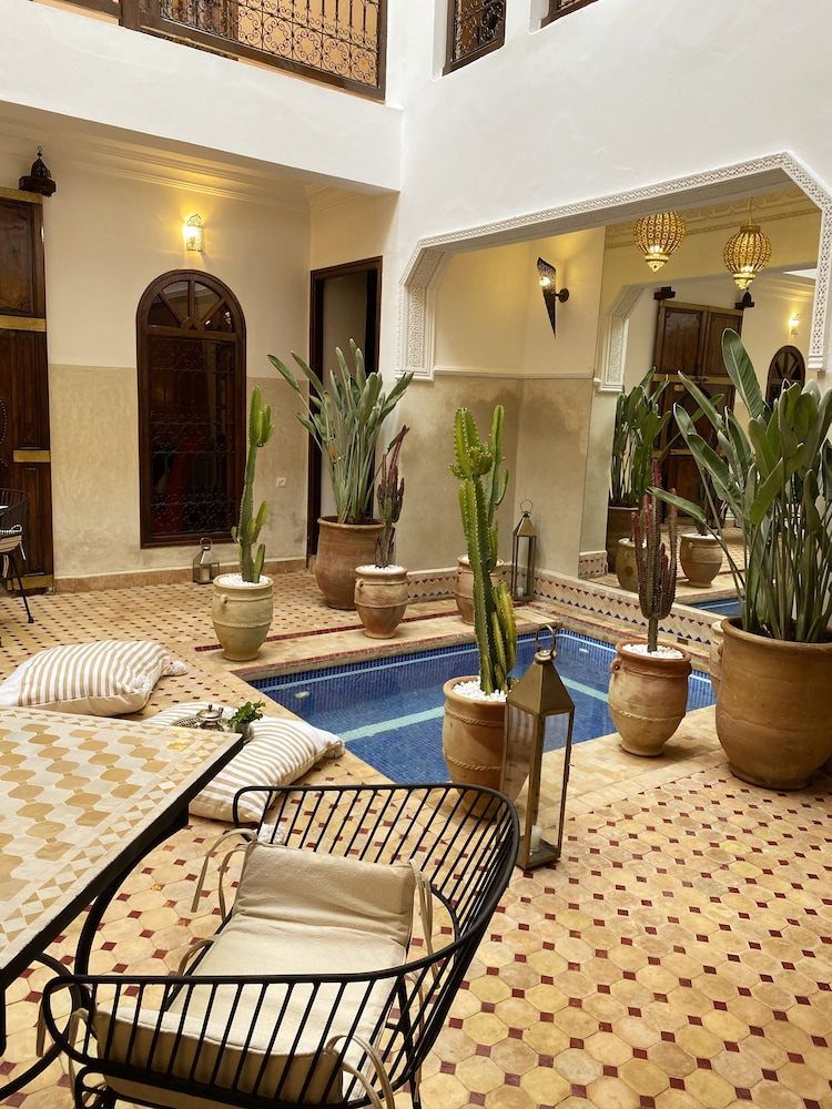 Riad Laora 18/80