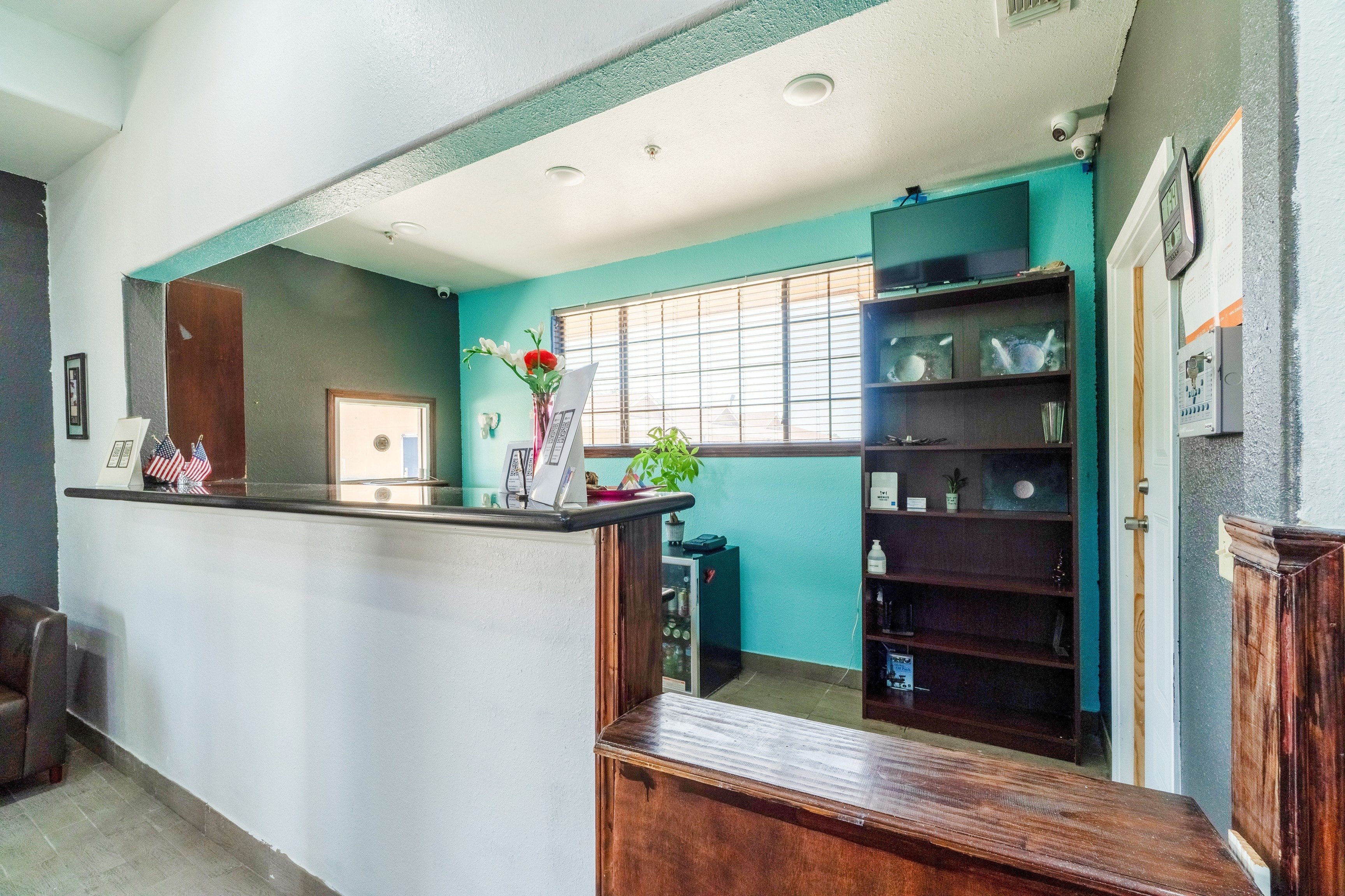 Atria Inn & Suites Kitchenette 10/43