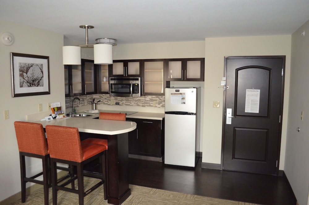 STAYBRIDGE SUITES BOWLING GREEN 49/68