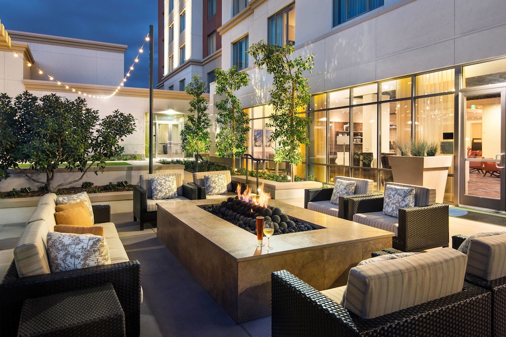 Courtyard Irvine Spectrum 60/73