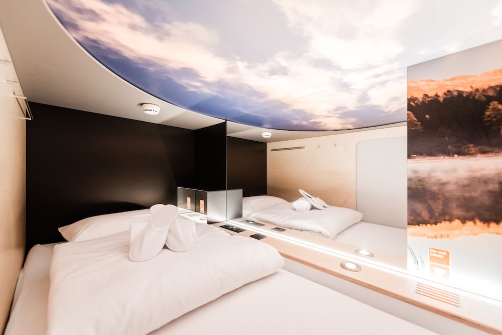 Capsule Hotel - Alpine Garden Zurich Airport 3/37