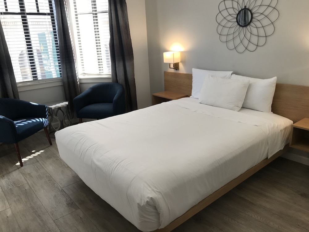 Touchstone Hotel 6/45
