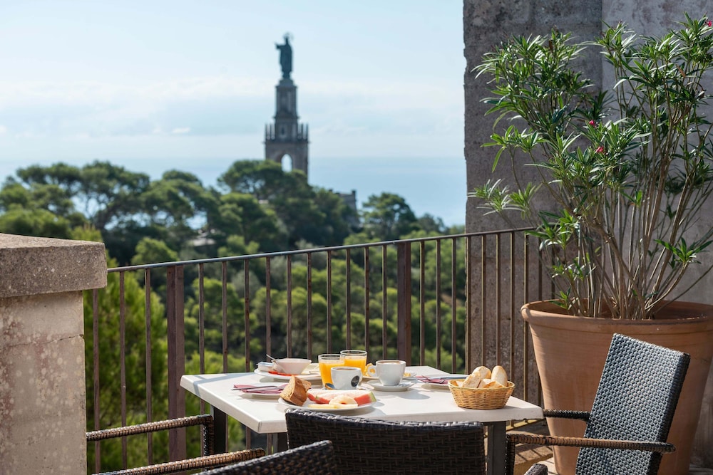 Petit Hotel Hostatgeria Sant Salvador 2/66