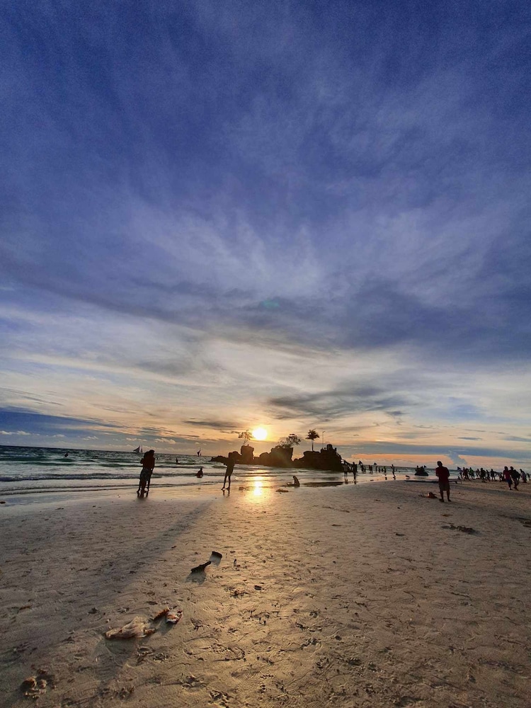 LA BELLA CASA DE BORACAY 49/57