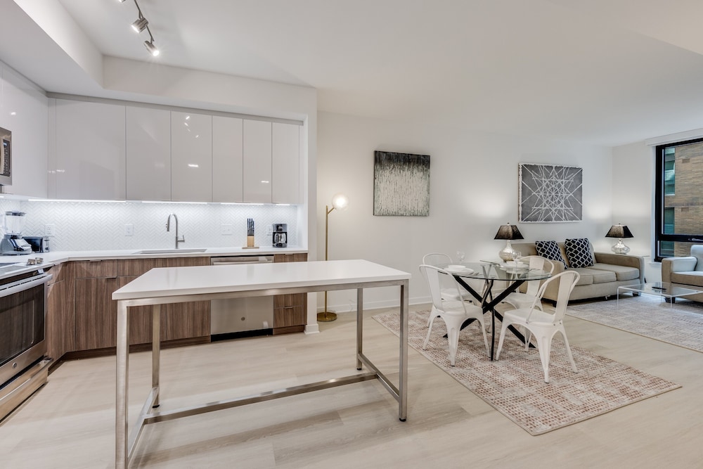 Global Luxury Suites at Capitol Hill 26/49