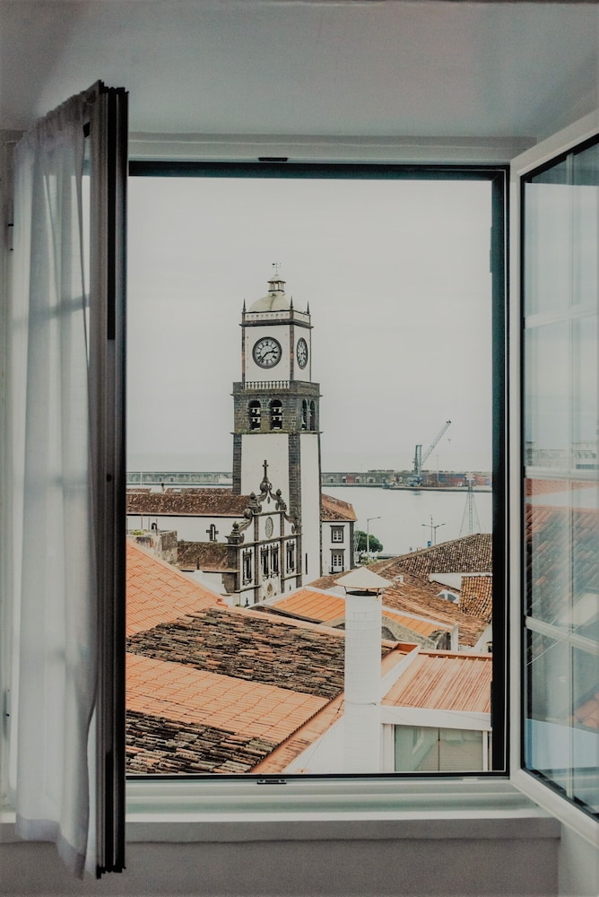 Comercial Azores Guesthouse 34/46