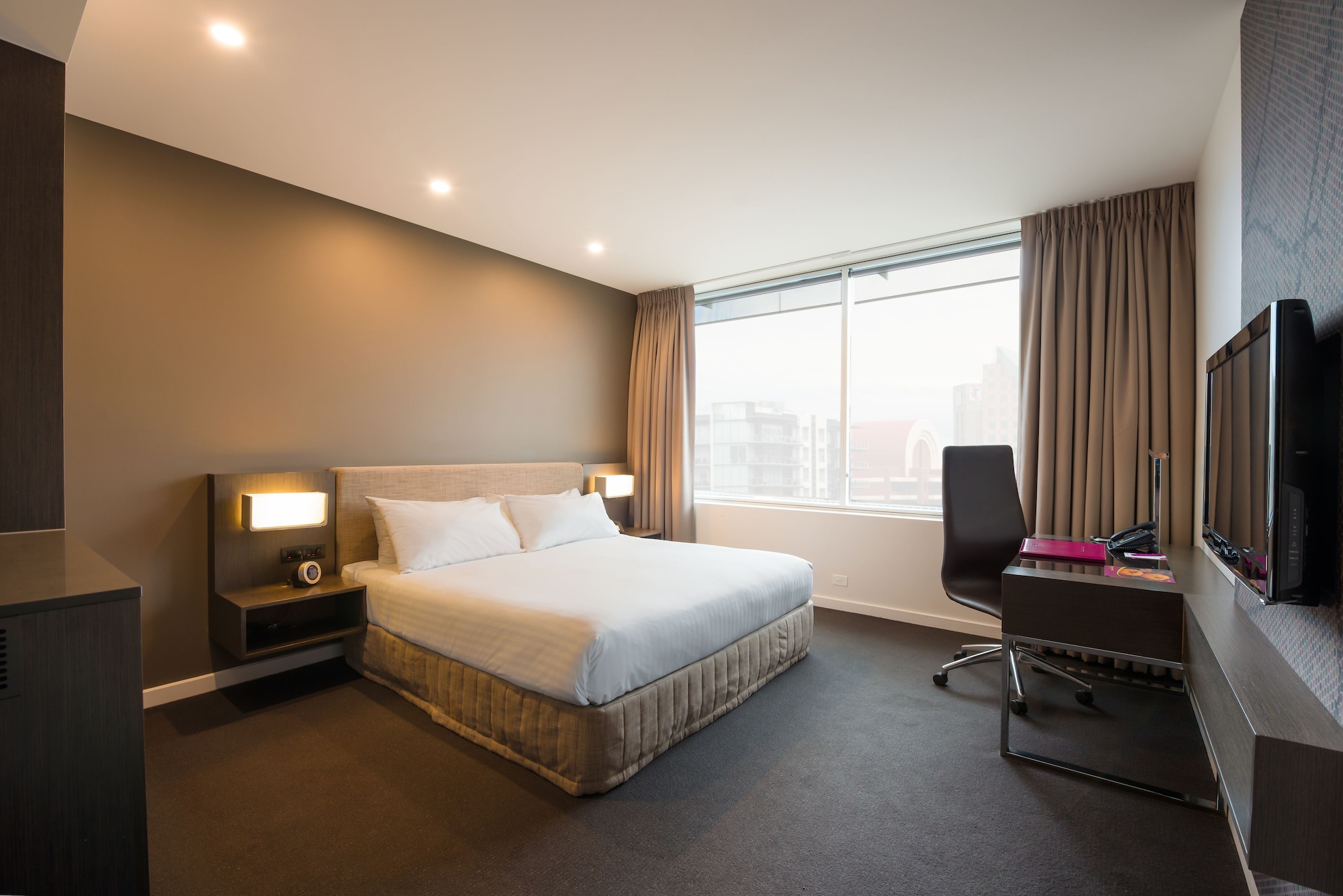 SUPERIOR, KING BED