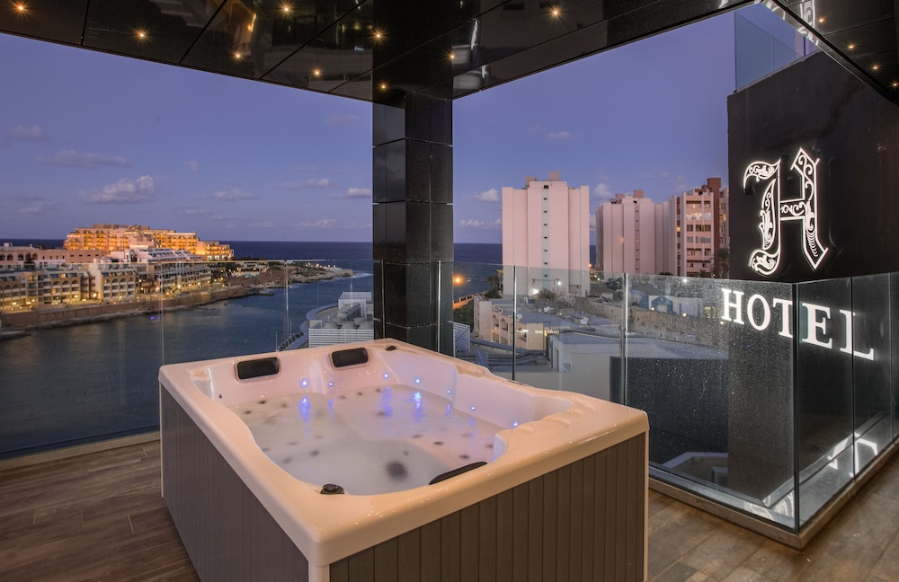 H Hotel Adults Only 57/68