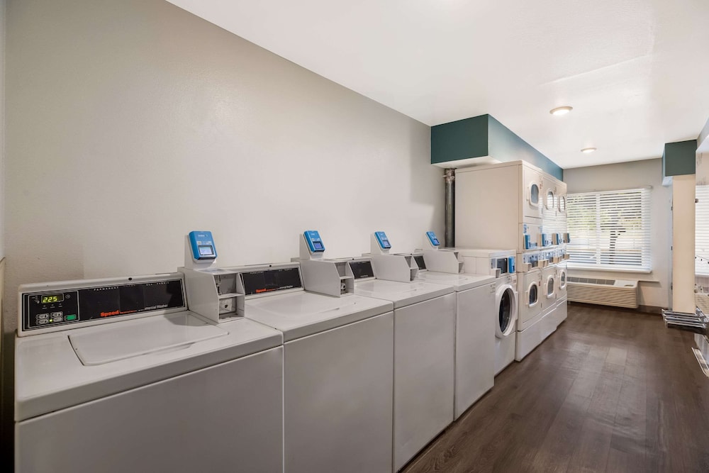 WoodSpring Suites Orlando North - Maitland 25/40