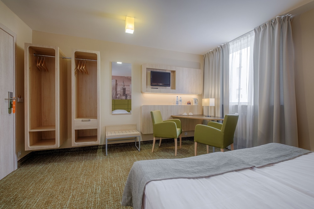 Reytan Hotel 8/41