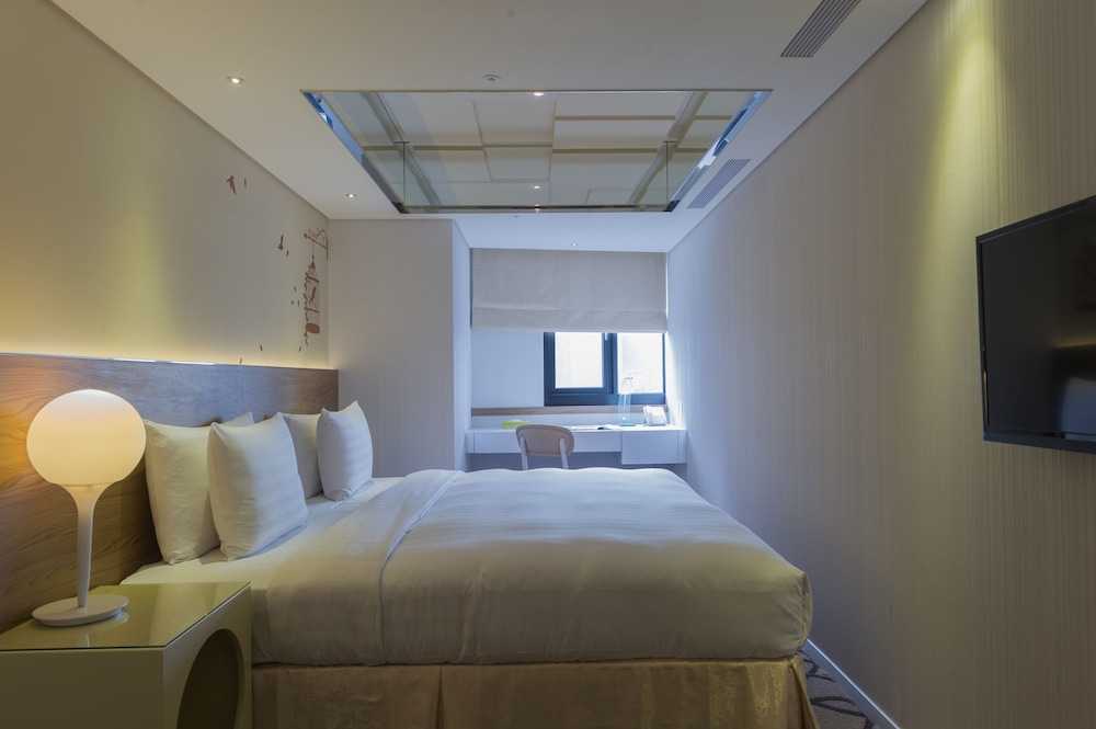 GREEN WORLD HOTEL ZHONGHUA 18/80