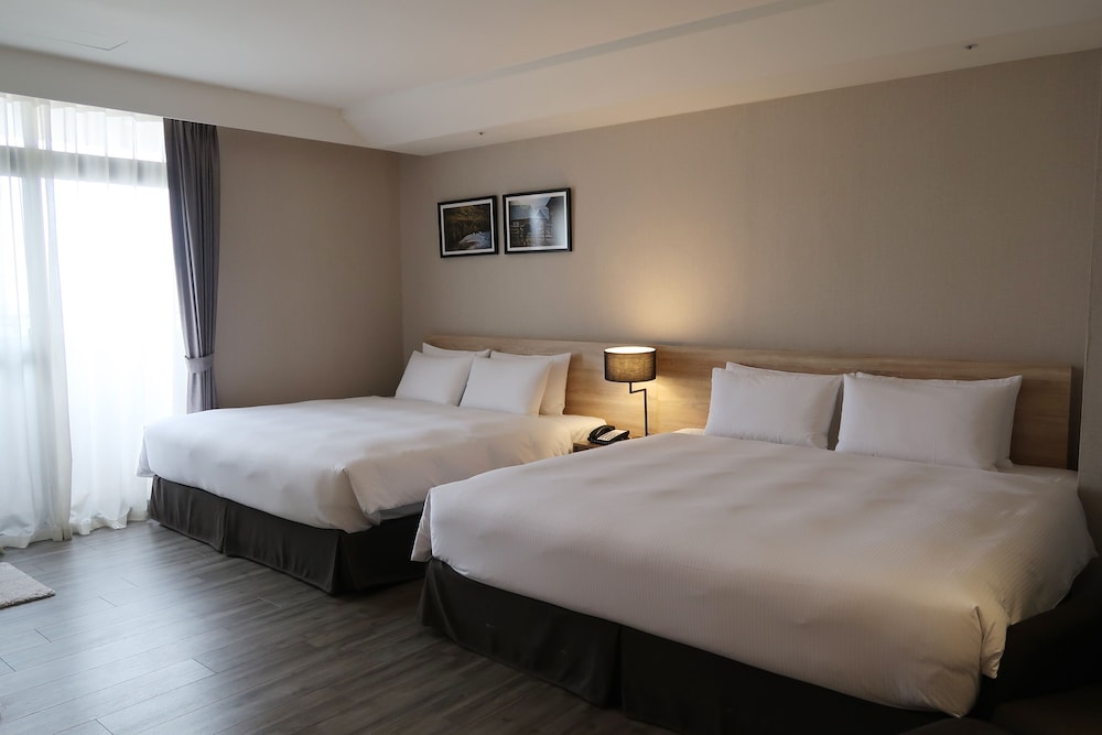 The HO Hotel 17/60